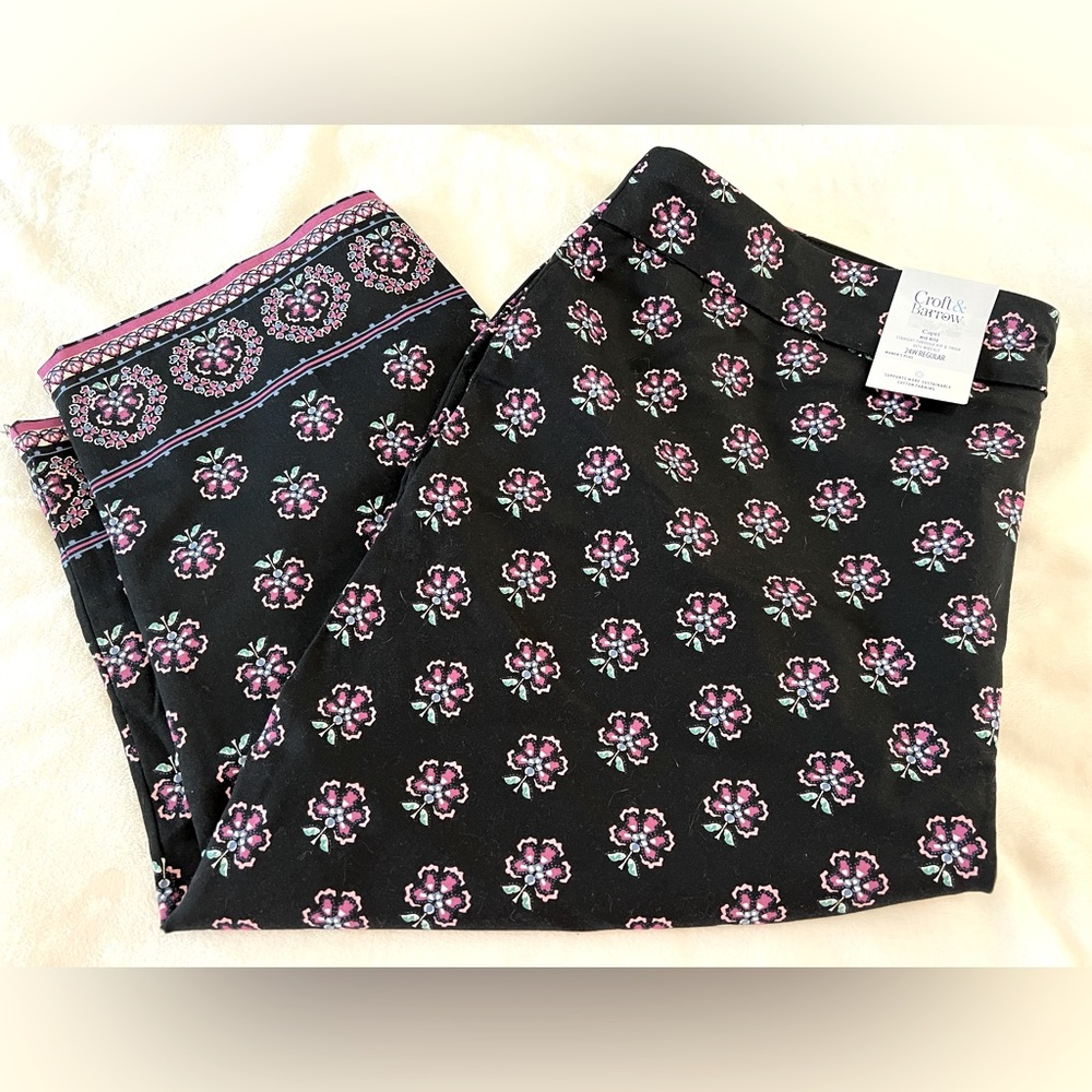 NWT 24Wmid-rise Capri pant Croft & Barrow
